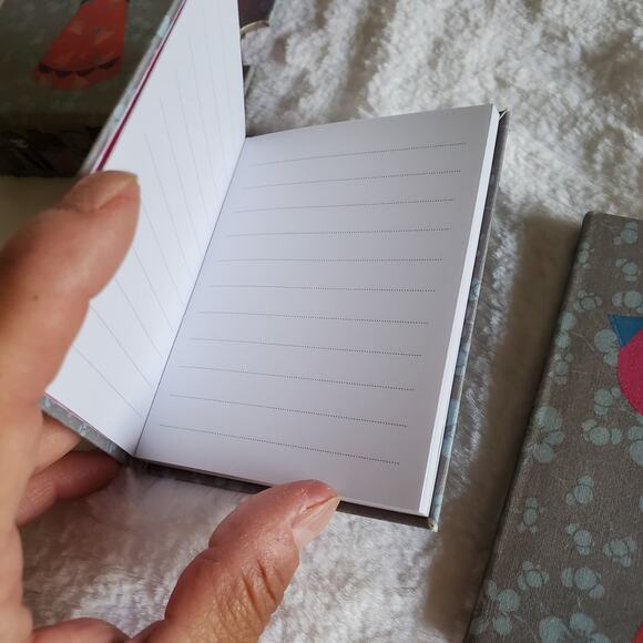 Kishi Kishi Paperchase Set - Picture 5 of 7